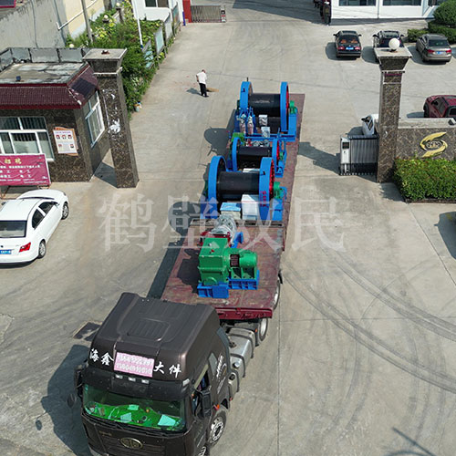 鑿井絞車發(fā)貨：雙筒25噸鑿井絞車！